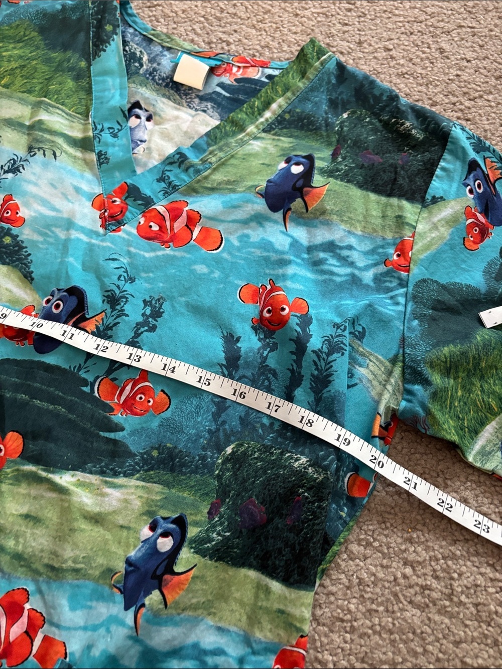 Disney Pixar Finding Nemo Print Scrub Top size XS - Picture 3 of 5